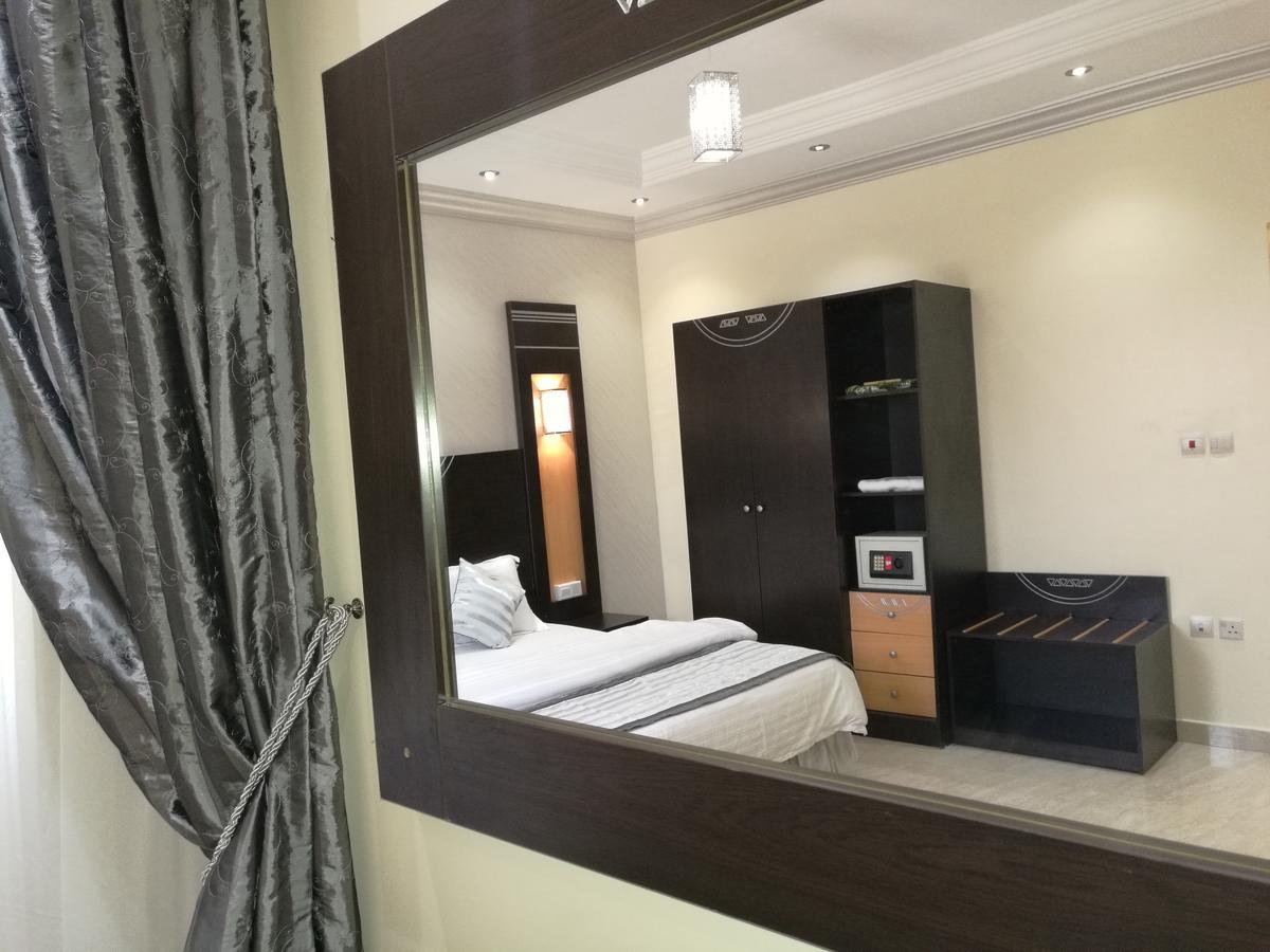 Al Ezzah Palace Hotel Suites Jeddah Ngoại thất bức ảnh