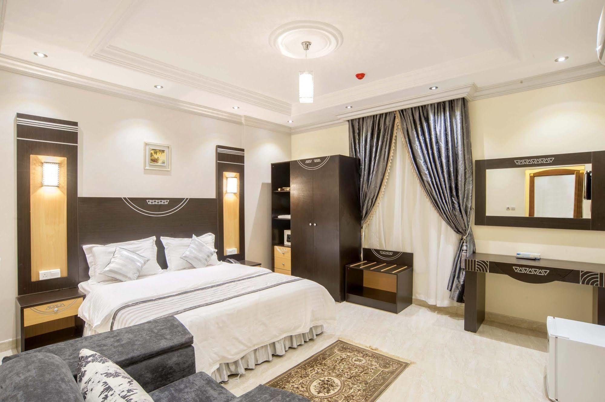 Al Ezzah Palace Hotel Suites Jeddah Ngoại thất bức ảnh