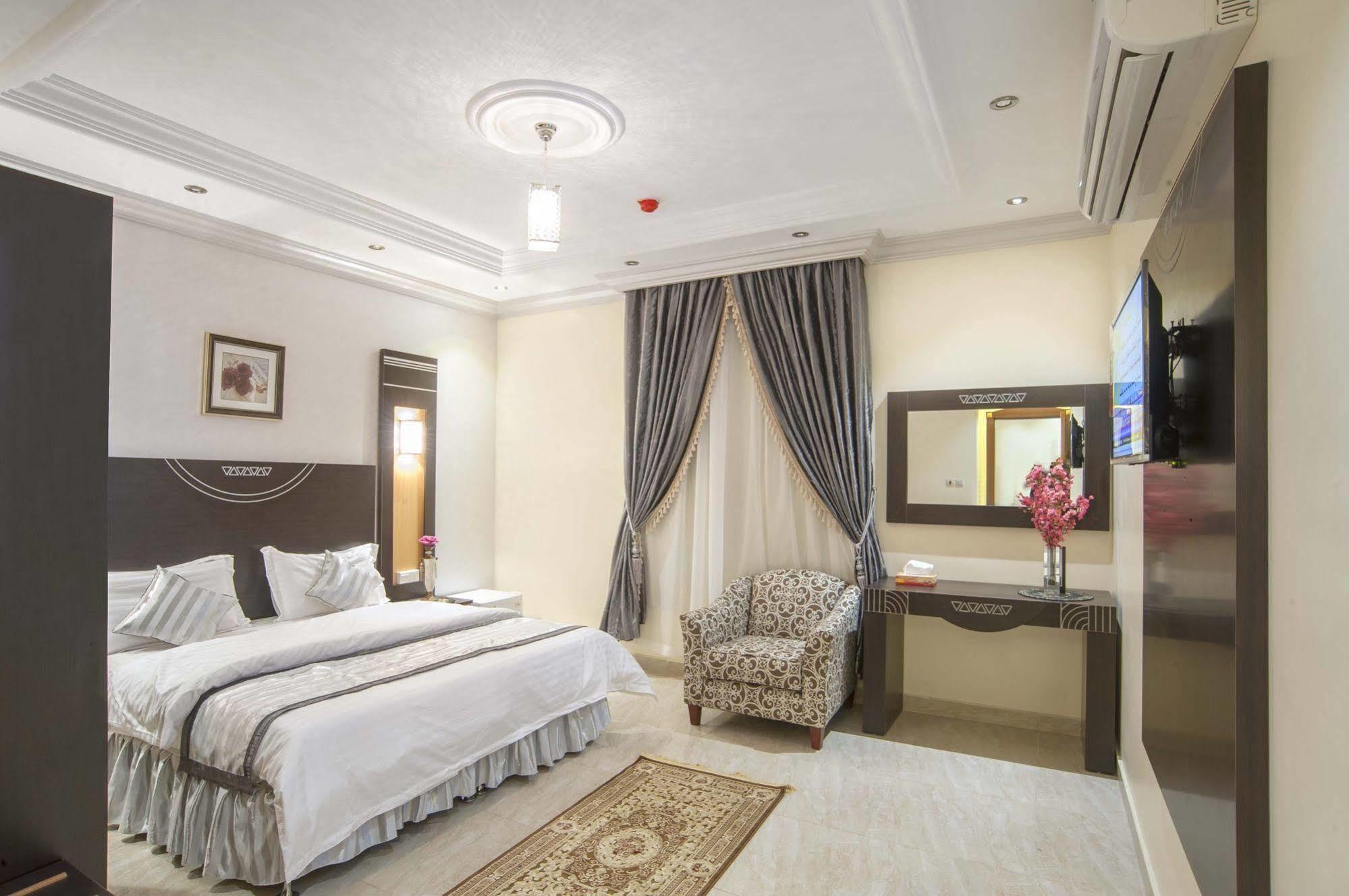 Al Ezzah Palace Hotel Suites Jeddah Ngoại thất bức ảnh