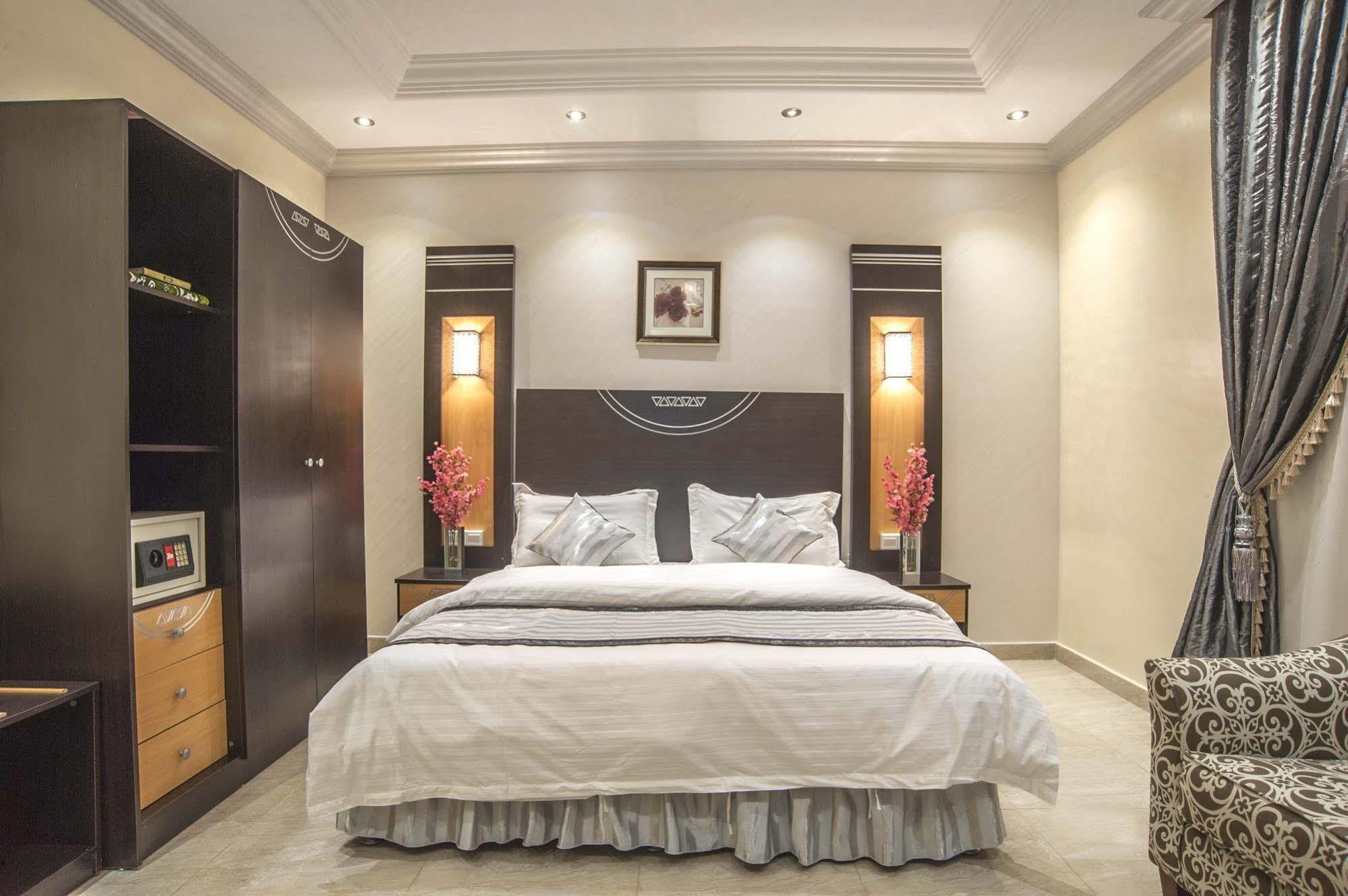 Al Ezzah Palace Hotel Suites Jeddah Ngoại thất bức ảnh